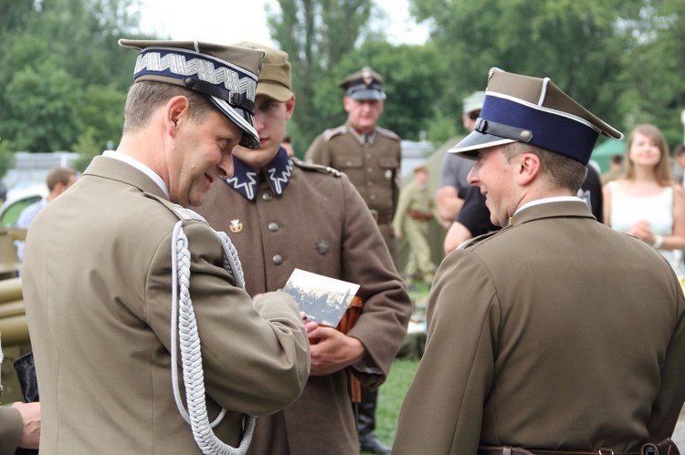 Defilada i pokazy rekonstruktorów