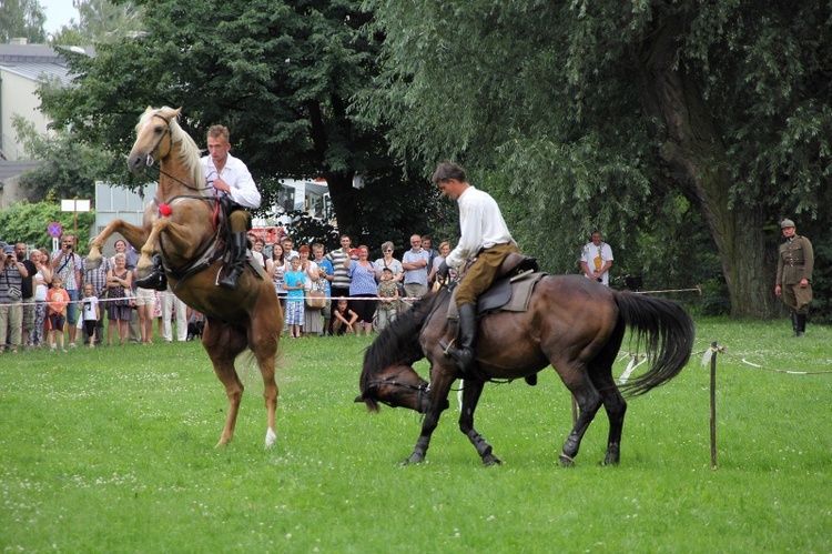 Defilada i pokazy rekonstruktorów