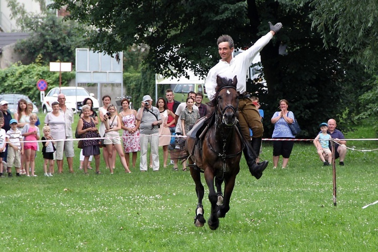 Defilada i pokazy rekonstruktorów