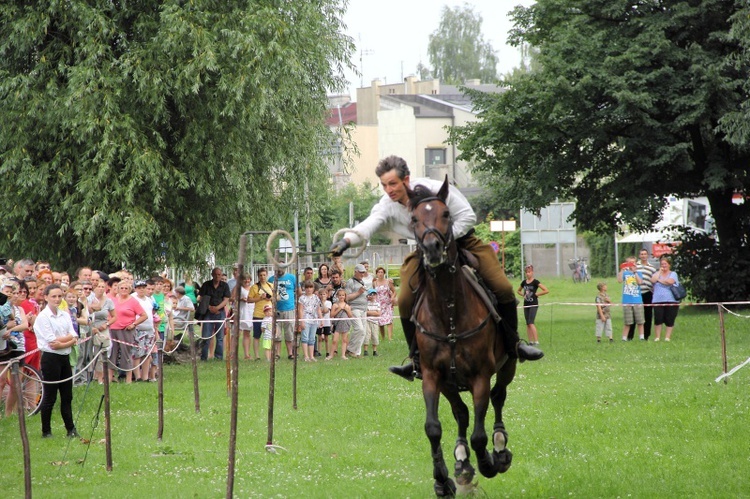 Defilada i pokazy rekonstruktorów