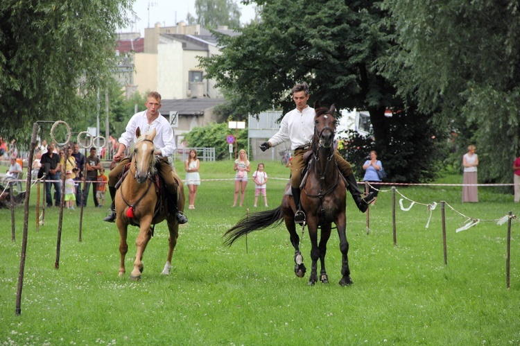 Defilada i pokazy rekonstruktorów