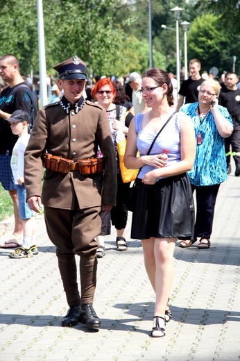 Defilada i pokazy rekonstruktorów