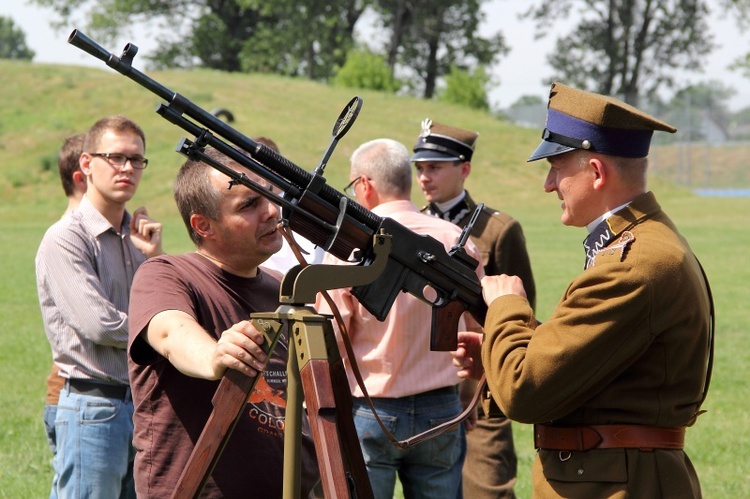 Defilada i pokazy rekonstruktorów