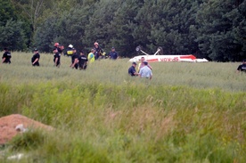 Z maszyny, która spadła na pole pod Jedlińskiem, uratowali się pilot-instruktor i uczeń