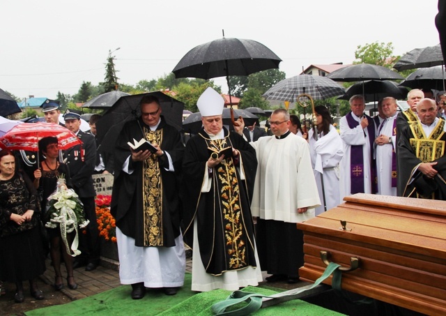 Pogrzeb śp. ks. kan. Bernarda Jarka w Pruchnej