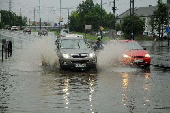 Zalane garaże i ulice