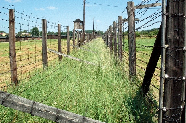 Kolczaste druty oddzielały więźniów od wolności