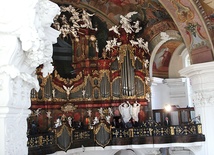 Powyżej: Muzyka barokowa w Krzeszowie wykonywana jest na jednym z najpiękniejszych i najstarszych instrumentów w diecezji