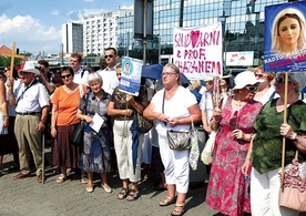  Przed ratuszem nie tylko modlono się za władze miasta i lekarzy, ale także manifestowano w obronie nienarodzonego życia