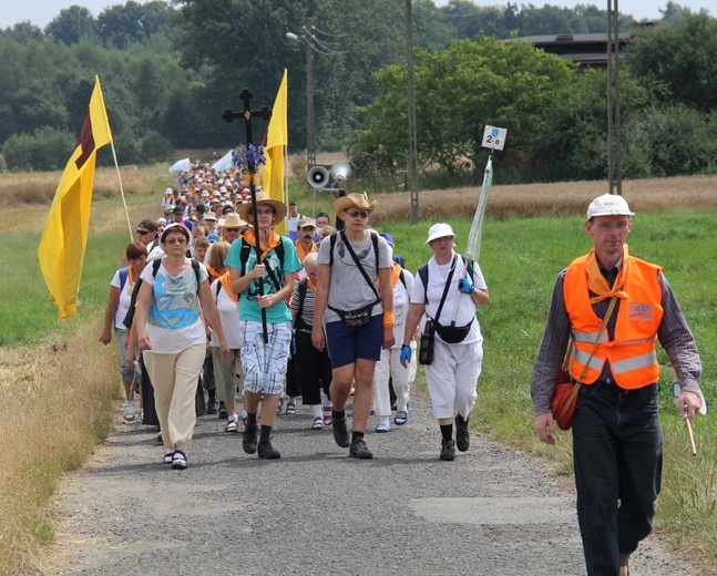 69. Pielgrzymka Rybnicka - dzień 1. - za Książenicami