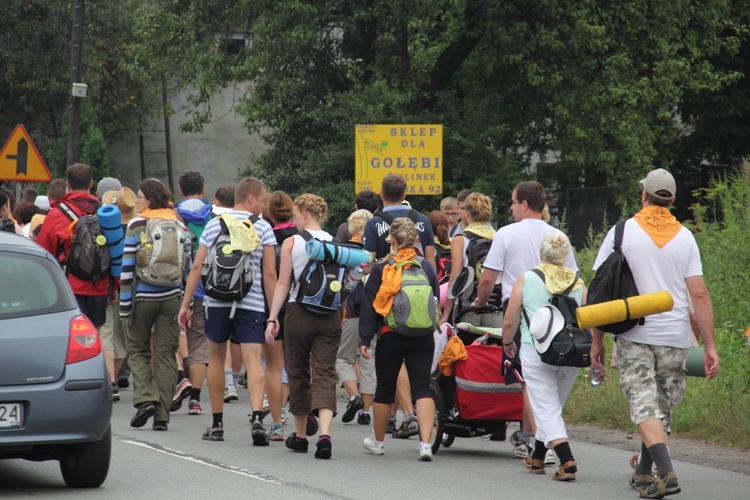 69. Pielgrzymka Rybnicka - postój w Miasteczku Śl.