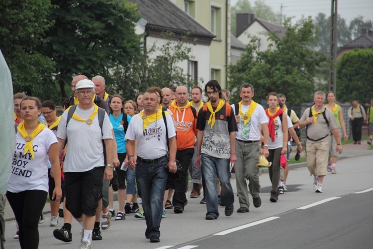 11. Pielgrzymka Katowicka - postój w Brzezinach Nowych