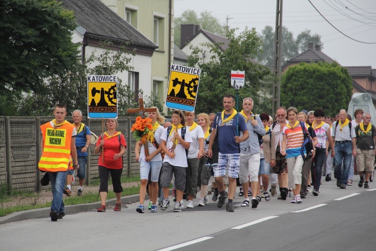 11. Pielgrzymka Katowicka - postój w Brzezinach Nowych