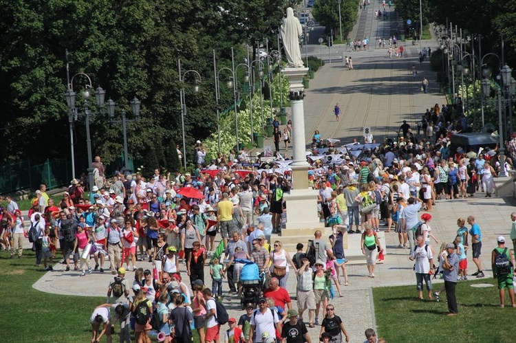 69. Pielgrzymka Rybnicka - Pielgrzymi na Jasnej Górze cz. 2