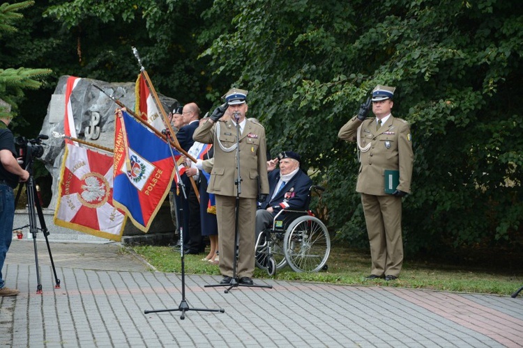 Hołd dla bohaterów powstania warszawskiego