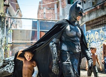 Batman – superbohater zdeterminowany w walce ze złem, obdarzony niezwykłym zmysłem detektywistycznym i twardymi pięściami
