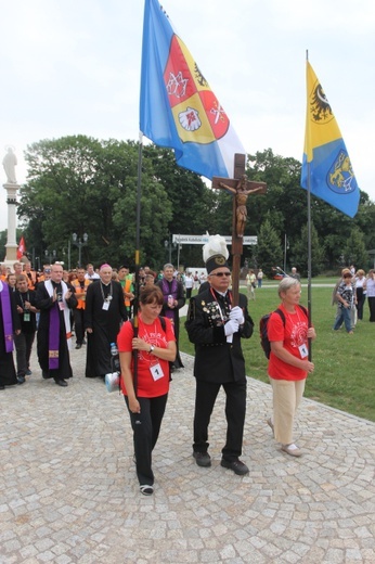 Na kolanach przed Matką