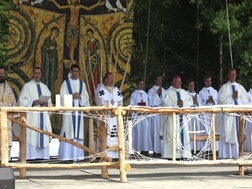 Skautom towarzyszy ponad stu księży Ponad 1700 polskich skautów we Francji