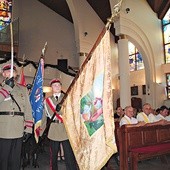  Uczestnicy spotkania oddali poległym wojskowe honory