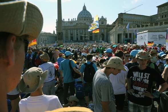 Plac św. Piotra w Rzymie wypełnili członkowie liturgicznej  służby ołtarza z Niemiec