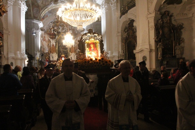 Matka Boża na dróżkach kalwaryjskich