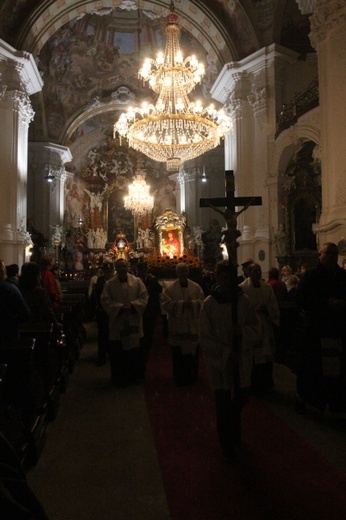 Matka Boża na dróżkach kalwaryjskich