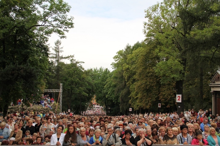 Pielgrzymka kobiet do Piekar - początek uroczystości