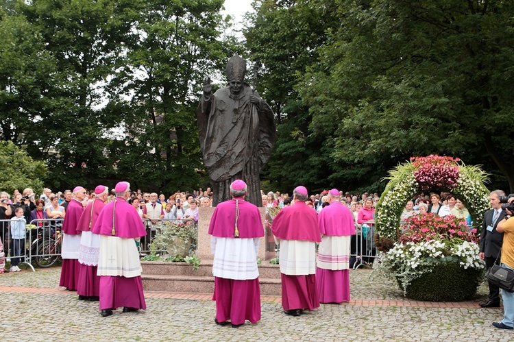 Pielgrzymka kobiet do Piekar - przed Mszą św.