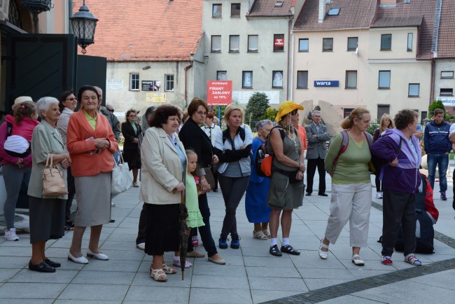 Grupa prudnicka wychodzi na szlak