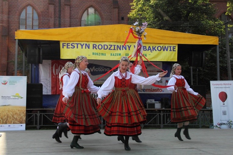 Zespół Pieśni i Tańca "Poltex" zaprezentował ludowe tańce z różnych regionów Polski