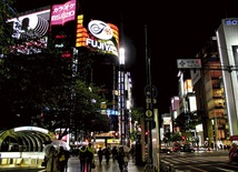 Ginza, najmodniejsza dzielnica Tokio, tętni życiem całą dobę