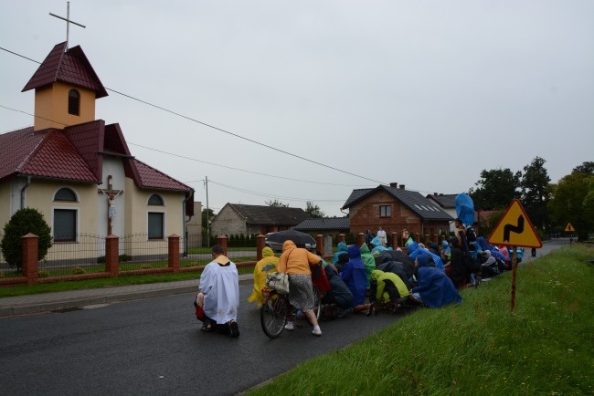 W Starej Kuźni obiad w deszczu