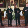 Sarbinowo, 20 sierpnia: od lewej ks. Paweł Sobierajski (tenor),  ks. Zdzisław Madej (tenor), o. Rafał Kobyliński SJ (tenor), ks. Robert Kaczorowski (baryton).