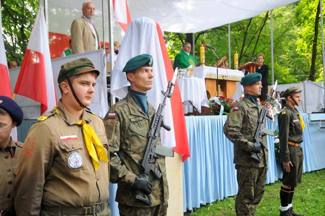 Pomnik gen. Elżbiety Zawackiej