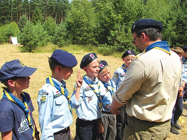 Obóz wilczków w Dziewczej Górze, wakacje 2014 r.