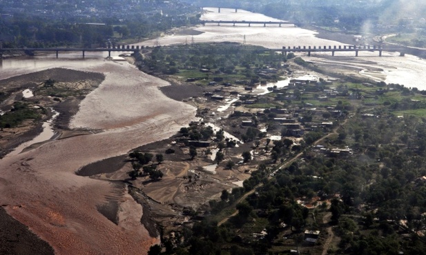 Co najmniej 420 ofiar powodzi w Kaszmirze