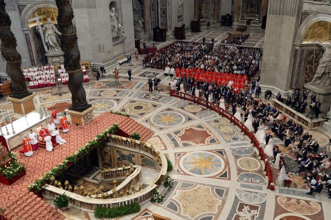 Franciszek na ślubie 20 par małżeńskich