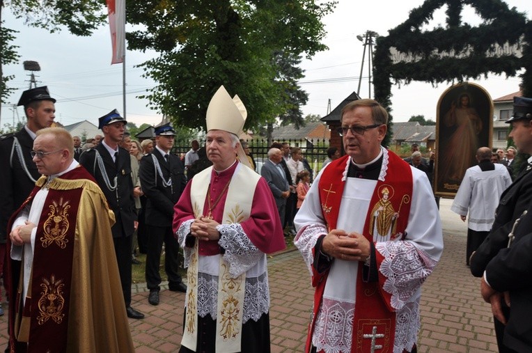 Procesja do kościoła