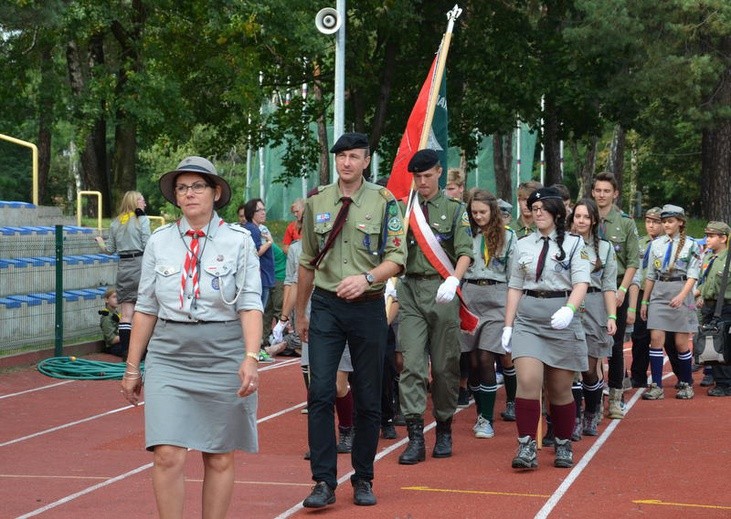 Kutnowscy harcerze na czele z komendant hm. Agnieszką Ciesielską