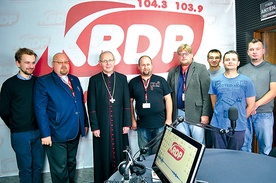  Bp Piotr Libera odwiedził ciechanowską siedzibę Katolickiego Radia Diecezji Płockiej 
