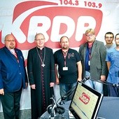  Bp Piotr Libera odwiedził ciechanowską siedzibę Katolickiego Radia Diecezji Płockiej 