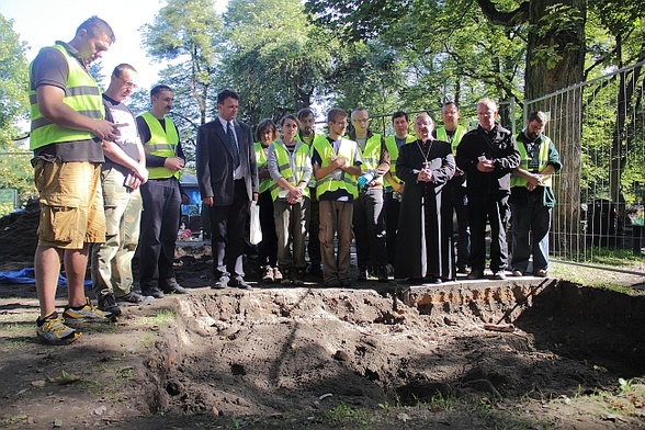 Modlitwa nad grobami bohaterów