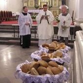 Dlaczego u franciszkanów święci się chleb?