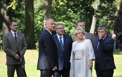 Park otwierał prezydent RP Bronisław Komorowski, który także zasadził tu dąb wolności