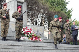 Uroczystości rocznicowe pod pomnikiem Legionistów