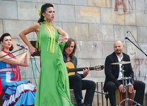 Magda Navarret  i Anna Iberszer  przekazują perfekcyjnie ekspresję ducha flamenco