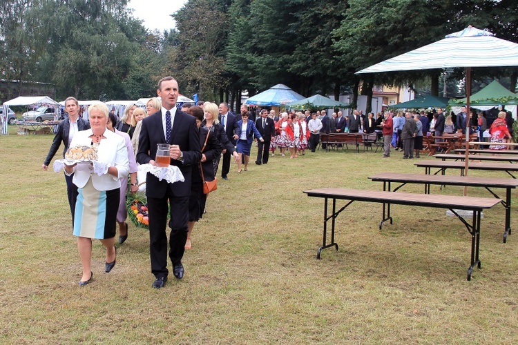 Suma dożynkowa i obrzęd dzielenia chlebem