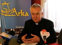 Ks. Andrzej Tuszyński potwierdził gotowość przekazania kwoty odprawy na rzecz "Arki" przez min. Marię Wasiak