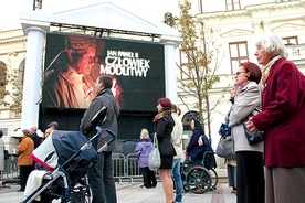  Duchową łączność ze św. Janem Pawłem II można wyrażać na różne sposoby