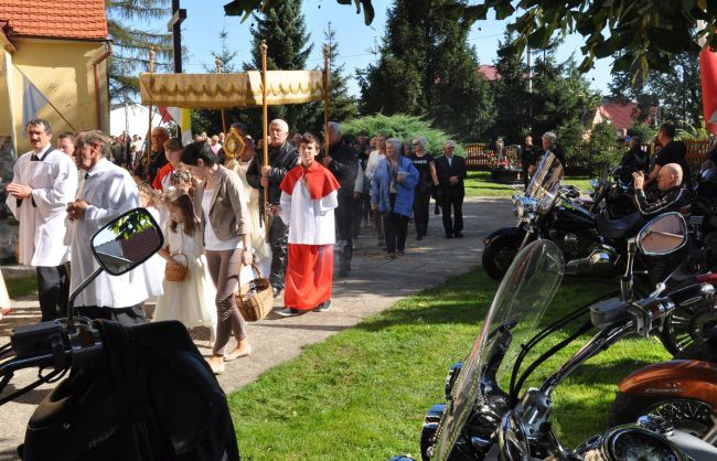 Poświęcenie ołtarza w Chróścinie Nyskiej